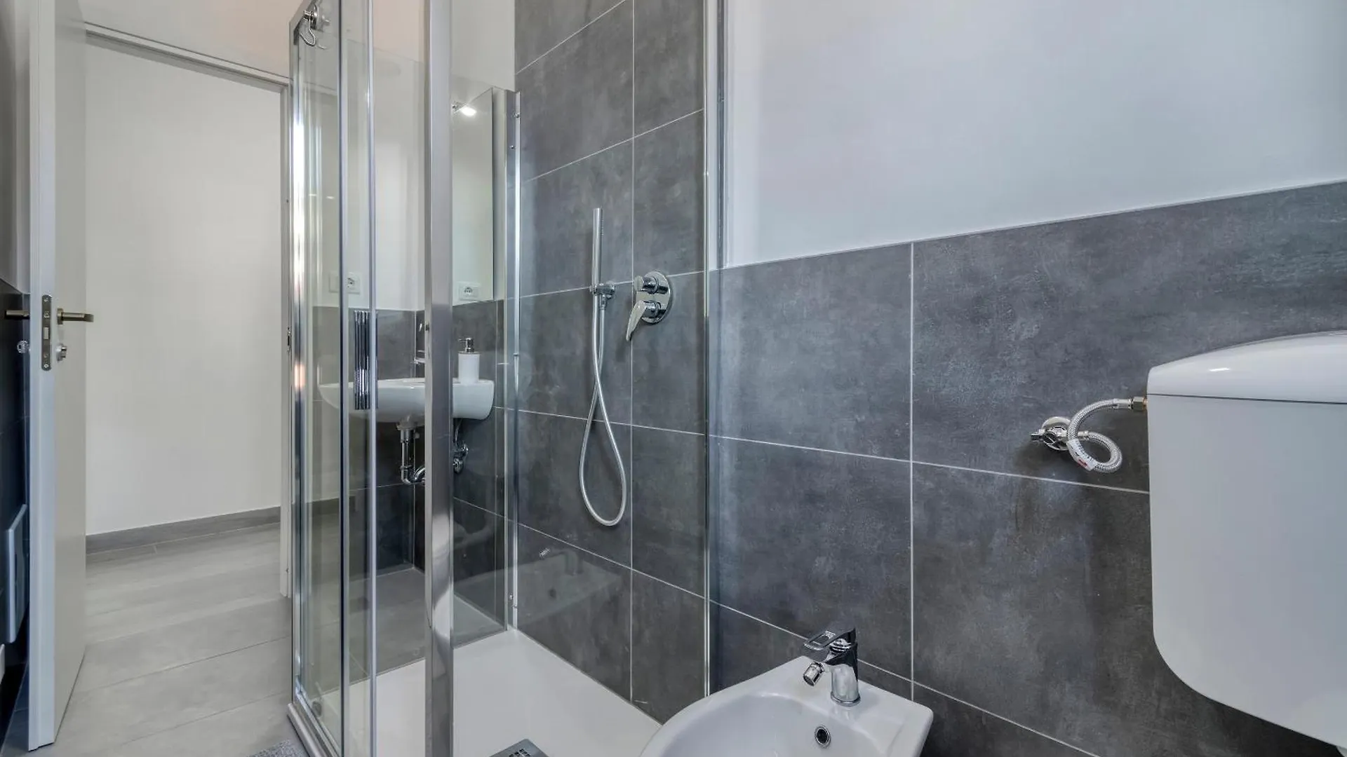 Guesthouse Civico 233 - Stanza Privata Parcheggio Colazione Bagni Condivisi Bologna Panzió