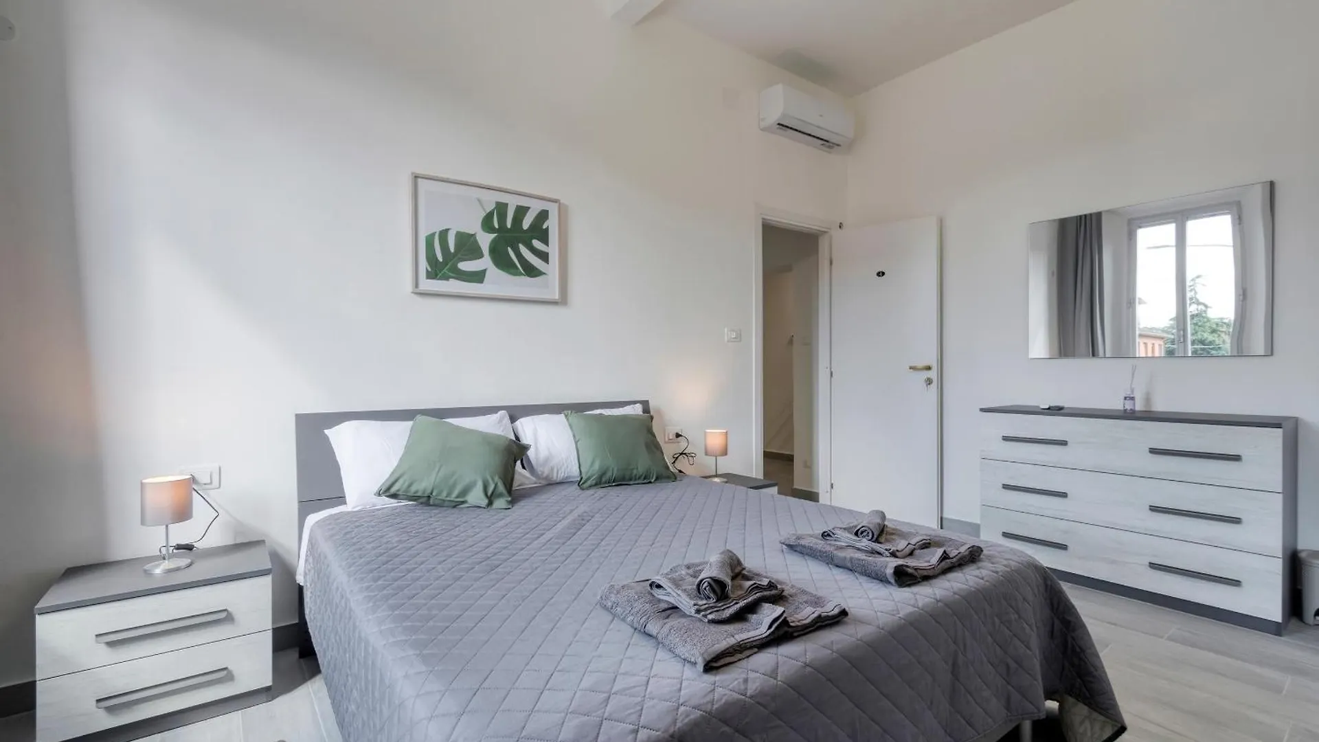 Guesthouse Civico 233 - Stanza Privata Parcheggio Colazione Bagni Condivisi Bolonha Alojamento de Acomodação e Pequeno-almoço
