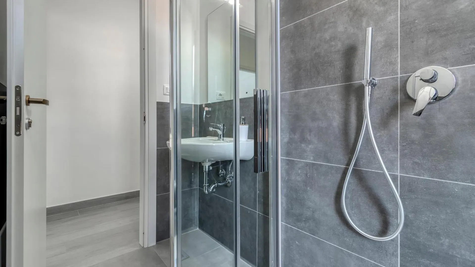 Guesthouse Civico 233 - Stanza Privata Parcheggio Colazione Bagni Condivisi Bolonha 0*,  Itália